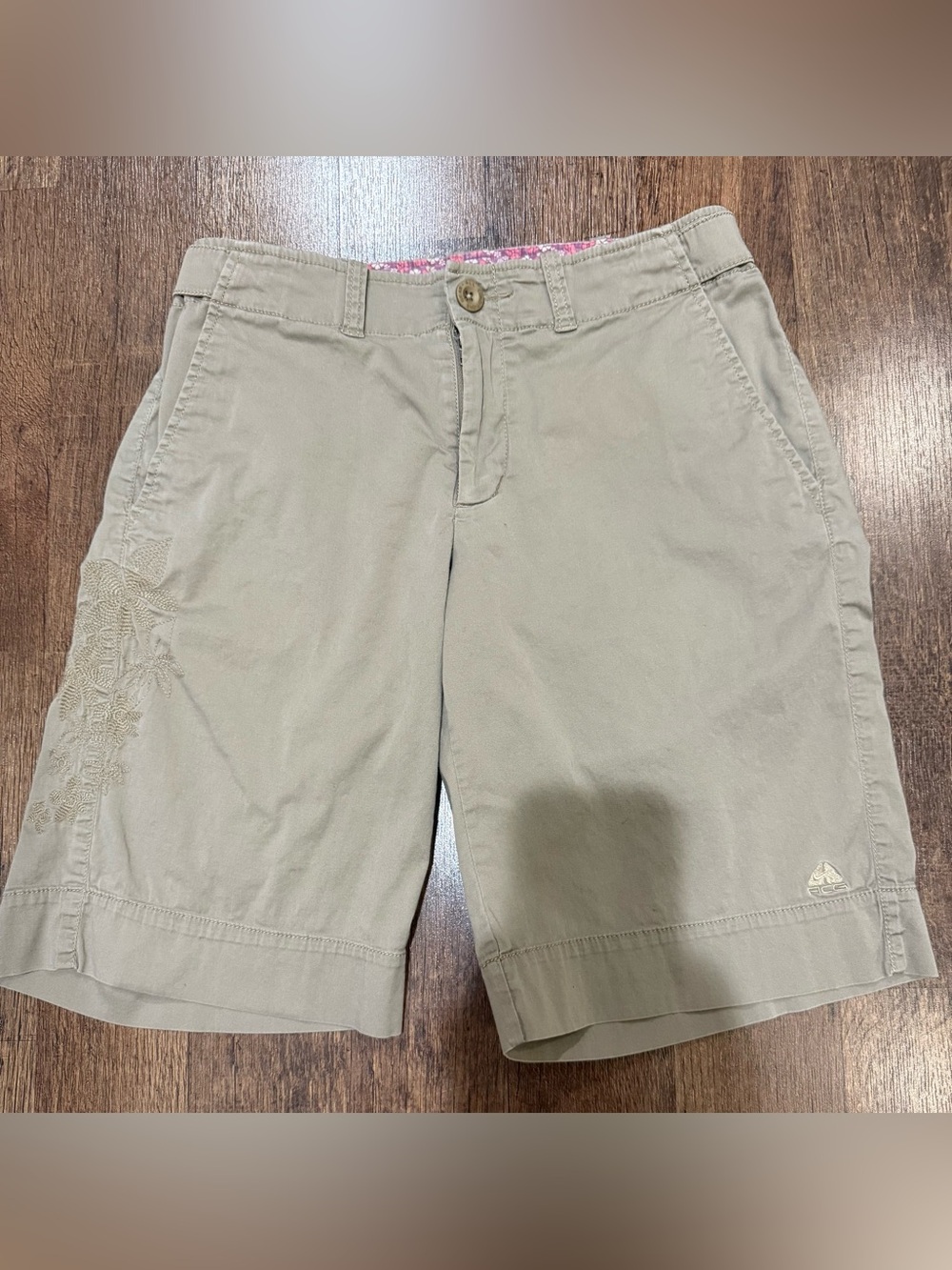 Nike ACG Y2K Khaki Women's Casual Shorts - Subtle Embroidery 4
